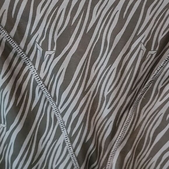 Squatproof lead the pack large euc shorts - Picture 2 of 4